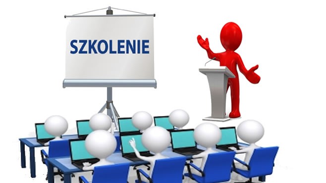 Grafika przedstawia postać szkolącą, która naucza za mównicą. Koło niej stoi projektor z napisem "szkolenie". Natomiast na krzesłach siedzą osoby, które się szkolą. Na swoich biurkach mają laptopy.