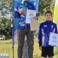 Na zdjęciu zawodnicy z HKS Azymut Mochy stojący na podium z medalami i