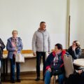Na zdjęciu wójt i seniorzy.