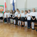 Pierwszy krok w szkolnej przygodzie. Pasowanie pierwszoklasistów w Mochach