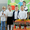 Pierwszy krok w szkolnej przygodzie. Pasowanie pierwszoklasistów w Mochach