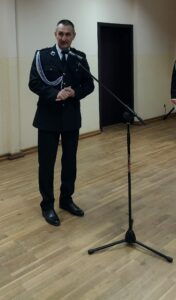 Zdjęcie przedstawia Wójta Gminy Przemęt wygłaszającego przemowę.