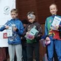 na zdjęciu zawodnicy Azymut mochy na podium