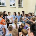 Zdjęcie przedstawia grupę dzieci.