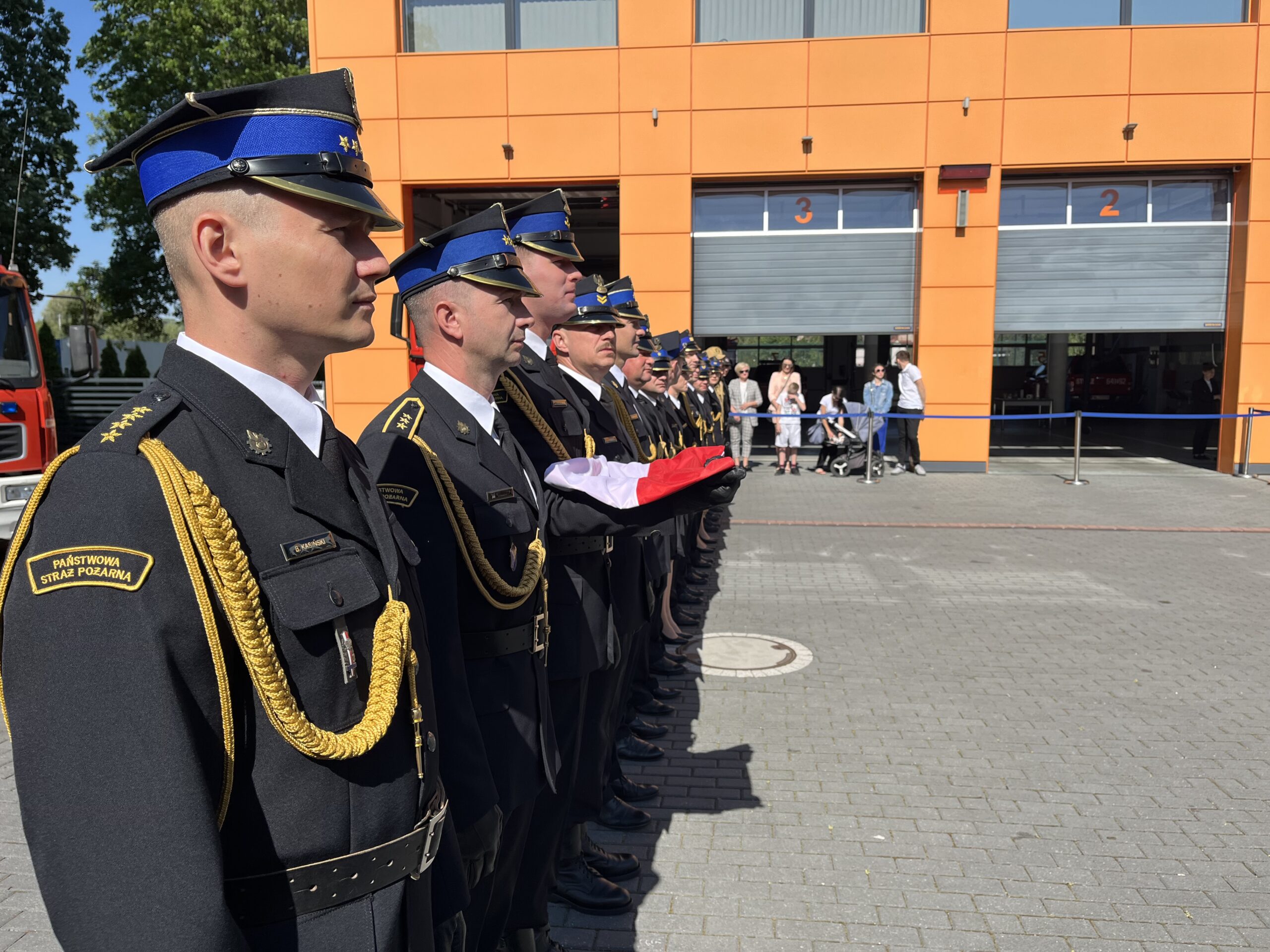 Na zdjęciu strażacy podczas uroczystości w Wolsztynie.