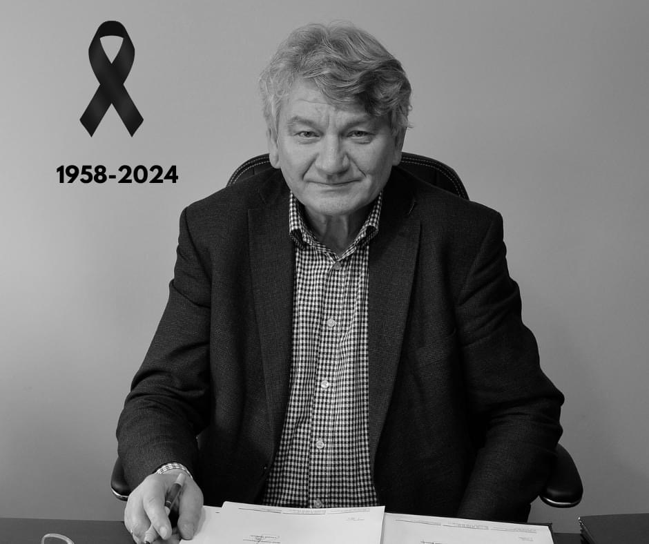Zdjęcie jest czarno-białe i przedstawia osobę Leszka Kulińskiego. Z boku zdjęcia widnieją daty: 1958-2024.