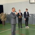 Na zdjęciu wójt gminy podczas przemówienia na uroczystości rozpoczęcia roku szkolnego w Przemęcie.