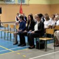 Na zdjęciu nauczyciele oraz zaproszeni goście podczas rozpoczęcia roku w szkole w Buczu.
