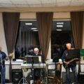 Na zdjęciu zespół muzyczny podczas występu na uroczystości.