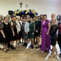 Grupa kobiet - KGW Borek - pozuje do zdjęcia grupowego.