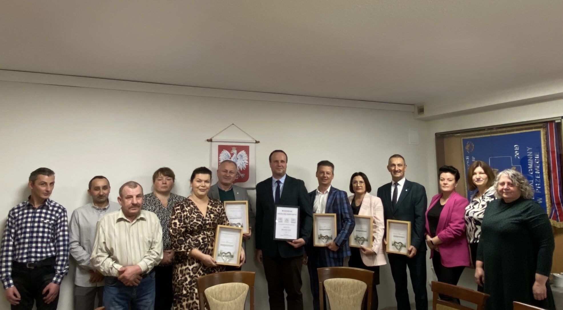 Wspólne zdjęcie wszystkich uczestników uroczystości.