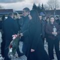 Na zdjęciu delegacja składa wiązankę pod pomnikiem Powstańców Wielkopolskich w Mochach.