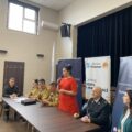 Na zdjęciu przewodnicząca rady gminy Monika Maćkowiak, druh Józef Pauch, komendant PSP Wolsztyn kpt. Damian Glapiak oraz trójka strażaków. Przewodnicząca Monika Maćkowiak przemawia. Na fotografii widać także roll up honorowy patronat wójta gminy Przemęt oraz roll up gmina Przemęt.