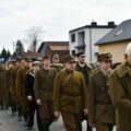 Na zdjęciu osoby idące w marszu.