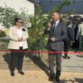 Na zdjęciu wójt Janusz Frąckowiak, który przemawia podczas otwarcia. Na fotografii także dyrektorka Starkowa.