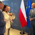 Na fotografii delegacja sołectw składa wójtowi gratulacje.