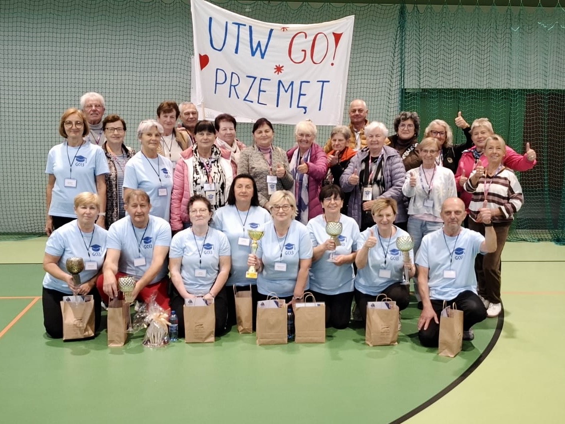 Grupowe zdjęcie UTW Przemęt.