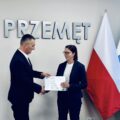 Na zdjęciu wójt oraz przedstawicielka klubu "Sokół Perkowo".