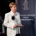 Na fotografii widoczna dyrektor szkoły w Mochach.
